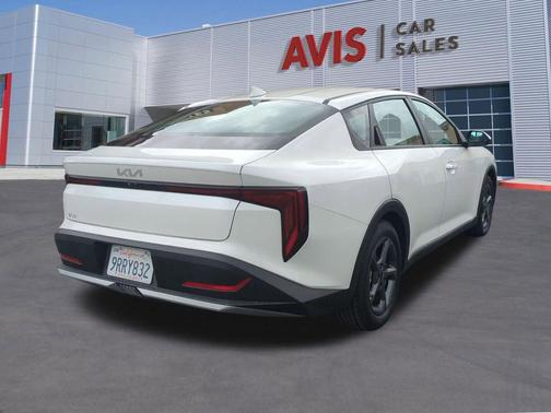 Snow White Pearl 2025 Kia K4 LXS