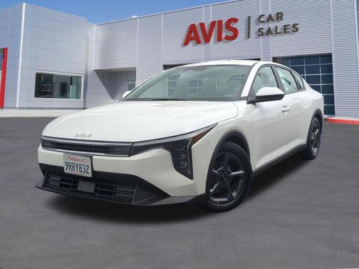 Snow White Pearl 2025 Kia K4 LXS