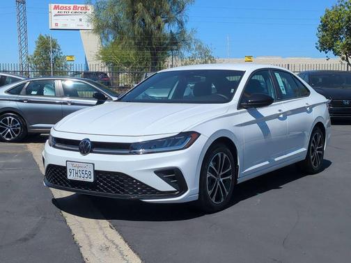 Pure White 2025 Volkswagen Jetta 1.5T Sport