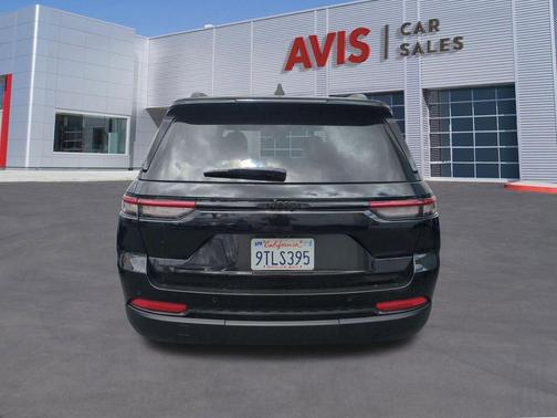 Diamond Black Crystal Pearlcoat 2025 Jeep Grand Cherokee Altitude