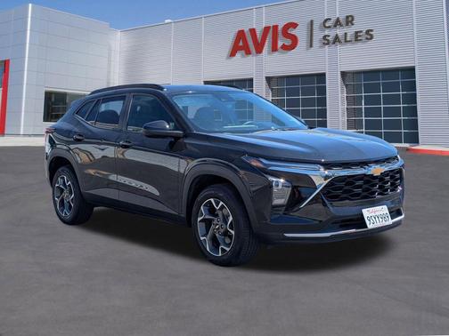 Mosaic Black Metallic 2025 Chevrolet Trax LT