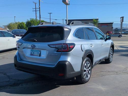 Ice Silver Metallic 2025 Subaru Outback Premium