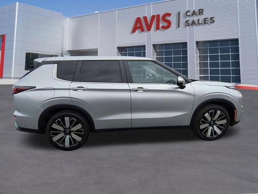 Alloy Silver Metallic 2025 Mitsubishi Outlander SE S-AWC