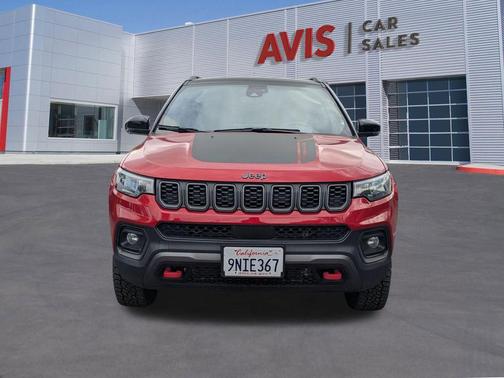 Red Hot Pearlcoat 2025 Jeep Compass Trailhawk