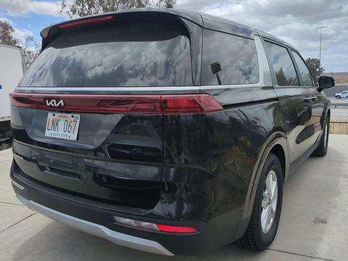 Aurora Black Pearl 2023 Kia Carnival LX