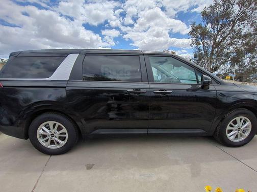 Aurora Black Pearl 2023 Kia Carnival LX