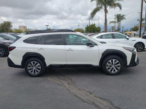 Crystal White Pearl 2025 Subaru Outback Premium