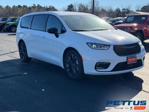 2026 Chrysler Pacifica Select FWD