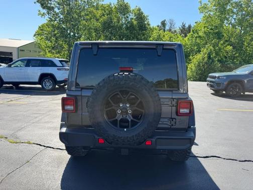 Granite Crystal Clearcoat Metallic 2026 Jeep Wrangler Sport