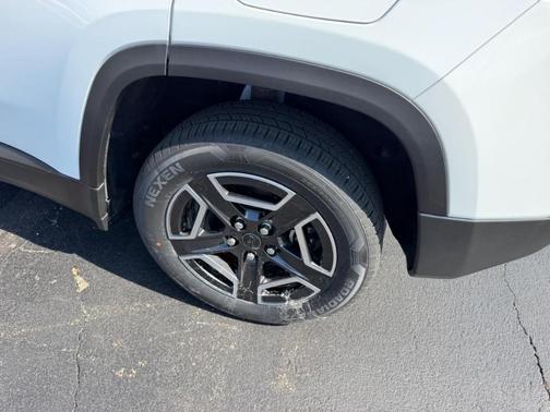 Bright White Clearcoat 2026 Jeep Cherokee LAREDO/LIMITED