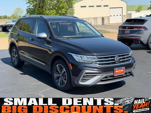 Deep Black Pearl Effect 2024 Volkswagen Tiguan 2.0T Wolfsburg Edition