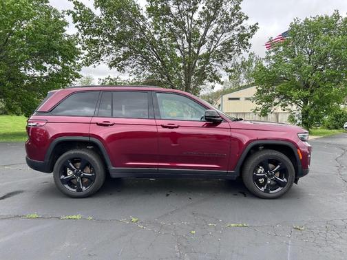 2022 Jeep Grand Cherokee Altitude