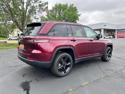 2022 Jeep Grand Cherokee Altitude