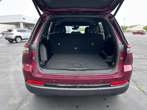 2022 Jeep Grand Cherokee Altitude