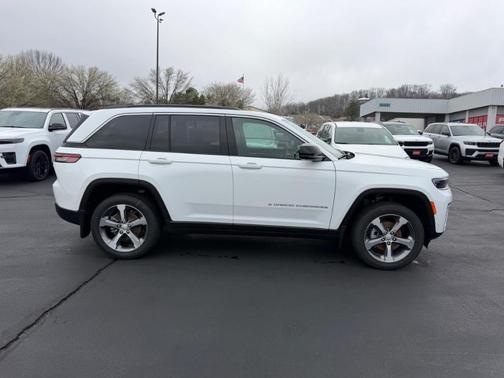 Bright White Clearcoat 2026 Jeep Grand Cherokee Limited 4x4