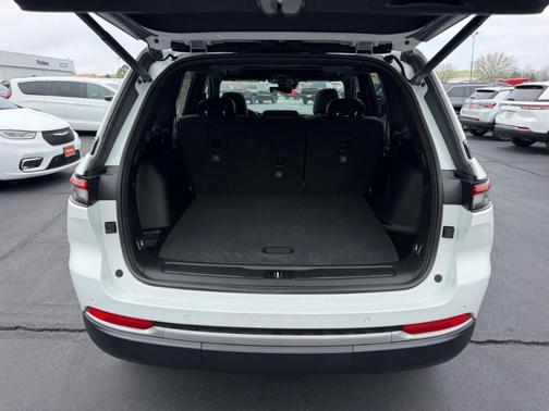 Bright White Clearcoat 2026 Jeep Grand Cherokee Limited 4x4