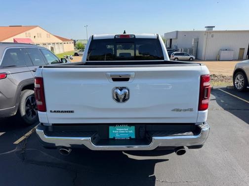 Bright White Clearcoat 2022 RAM 1500 Laramie