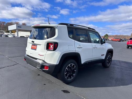 2023 Jeep Renegade Trailhawk