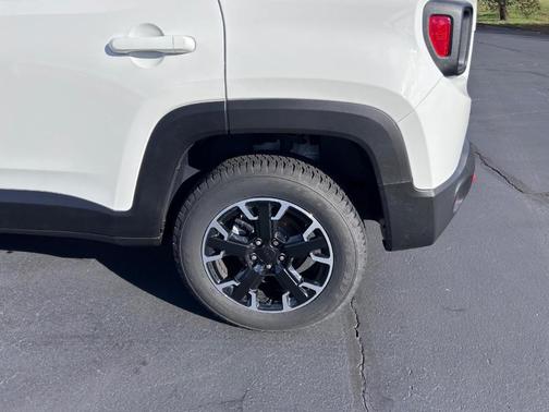 2023 Jeep Renegade Trailhawk