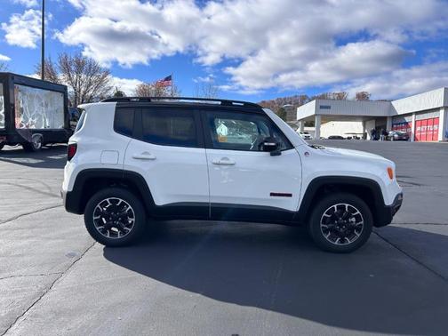 2023 Jeep Renegade Trailhawk