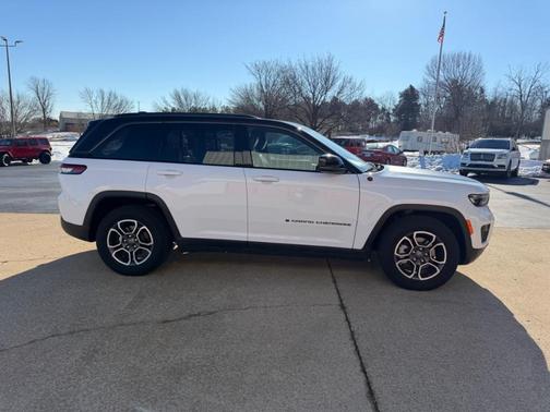 2022 Jeep Grand Cherokee Trailhawk
