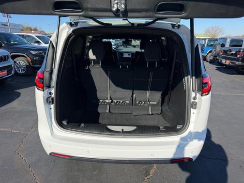 2026 Chrysler Pacifica Select FWD