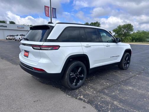 2025 Jeep Grand Cherokee Laredo