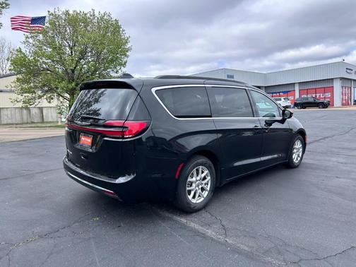 2022 Chrysler Pacifica Touring-L