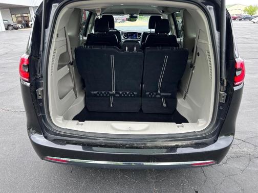 2022 Chrysler Pacifica Touring-L