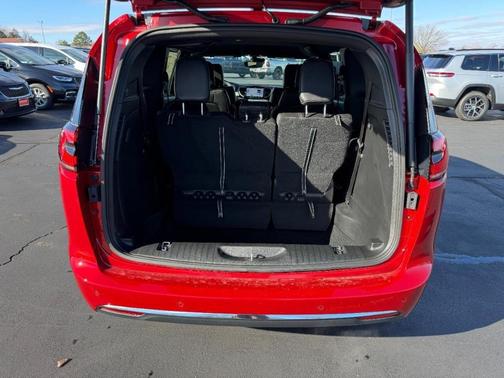 2026 Chrysler Pacifica Select FWD