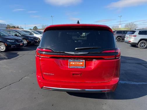 2026 Chrysler Pacifica Select FWD