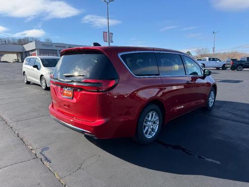 2026 Chrysler Pacifica Select FWD