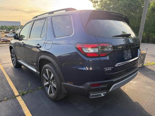 Obsidian Blue Pearl 2023 Honda Pilot Elite