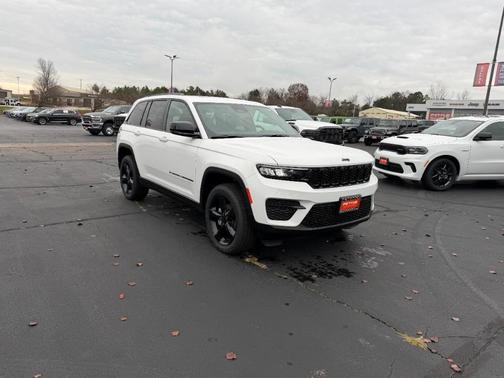 2025 Jeep Grand Cherokee Laredo