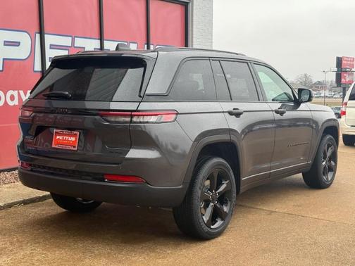 2025 Jeep Grand Cherokee Laredo