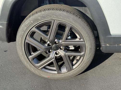 Silver Clearcoat 2026 Jeep Compass Latitude