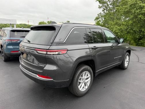Metallic 2026 Jeep Grand Cherokee Laredo 4x4