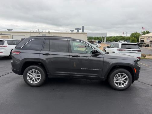 Metallic 2026 Jeep Grand Cherokee Laredo 4x4