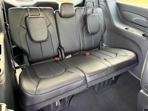 2026 Chrysler Pacifica Select FWD