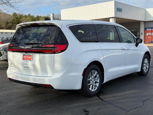 2026 Chrysler Pacifica Select FWD