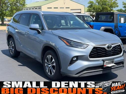 Moon Dust 2022 Toyota Highlander XLE