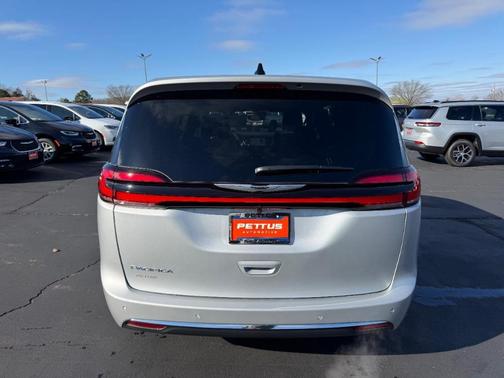 2026 Chrysler Pacifica Select FWD