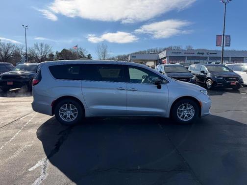 2026 Chrysler Pacifica Select FWD