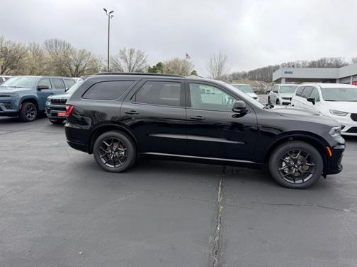 DB Black Clearcoat 2026 Dodge Durango GT HEMI V8