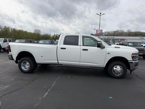 Bright White Clearcoat 2026 RAM 3500 Tradesman