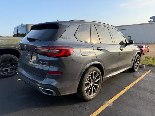 Dark Graphite Metallic 2021 BMW X5 xDrive40i