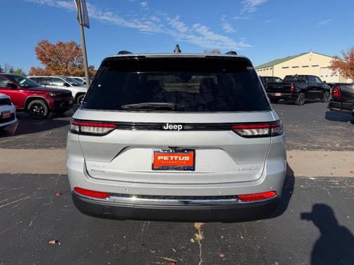 2025 Jeep Grand Cherokee Laredo