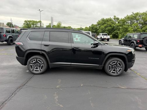 Diamond Black 2026 Jeep Cherokee LAREDO/LIMITED