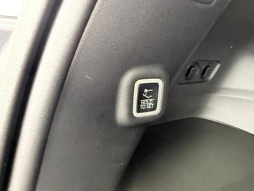 Diamond Black 2026 Jeep Cherokee LAREDO/LIMITED