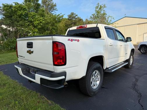 Summit White / White 2017 Chevrolet Colorado WT